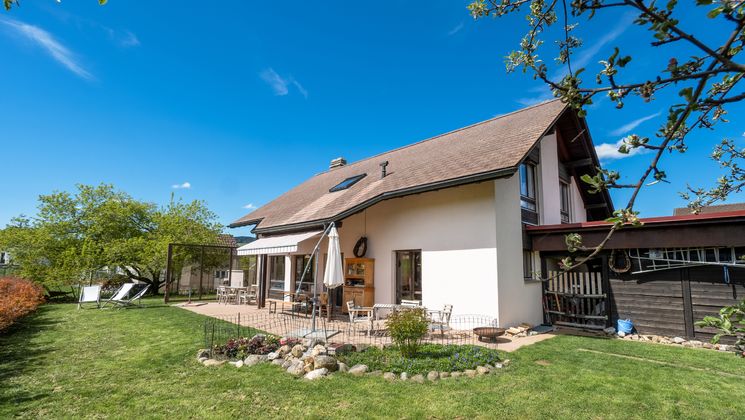 EXCLUSIVITE jolie villa en bordure de terrain agricole à Vuadens