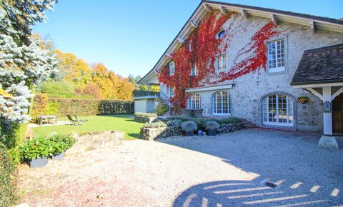 Charming village property with several apartments and a barn