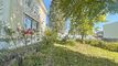 Voll erschlossenes Bauland mit bestehender Villa und viel Begrünung
