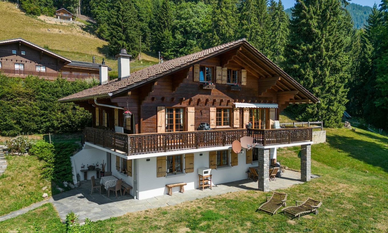 Beautiful chalet located between Chesières and Les Ecovets
