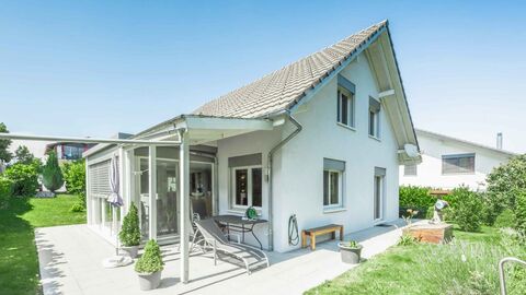 Wie neu, freistehend, modern, pflegeleicht, grün!
