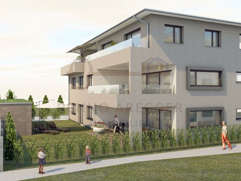 Neubau, grosszügige 4½-Zi-Gartenwohnung, grosser Sitzplatz u. Rasen