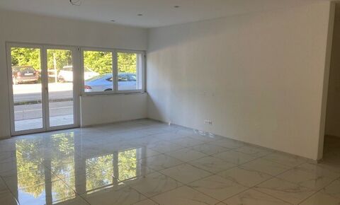 Neuwertige Wohnung mit Sitzplatz