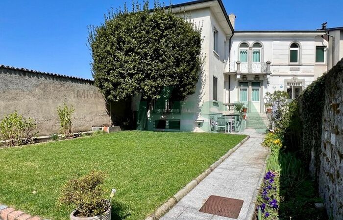 Gorgeous and elegant historic home in the old town center, with garden