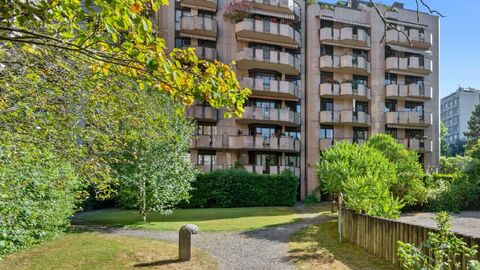 ELEGANT APPARTEMENT TRAVERSANT AUX VOLUMES GENEREUX