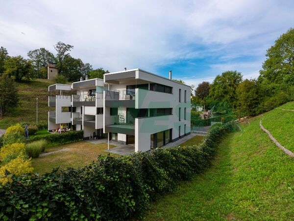 Wonderful 4.5-room penthouse with large terrace and partial lake views