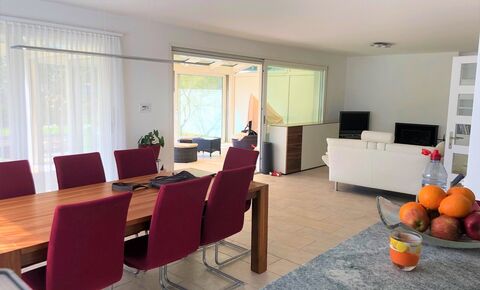 Stylish semi-detached house in a quiet residential area in Küsnacht