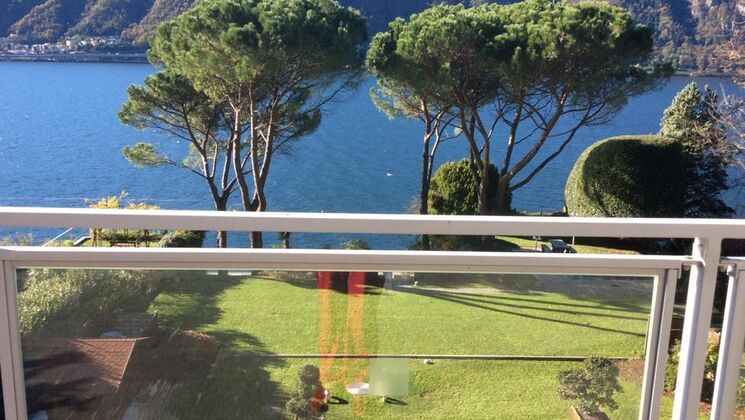 BISSONE 
PRESTIGIOUS PENTHOUSE  Pieds Dans l'Eau