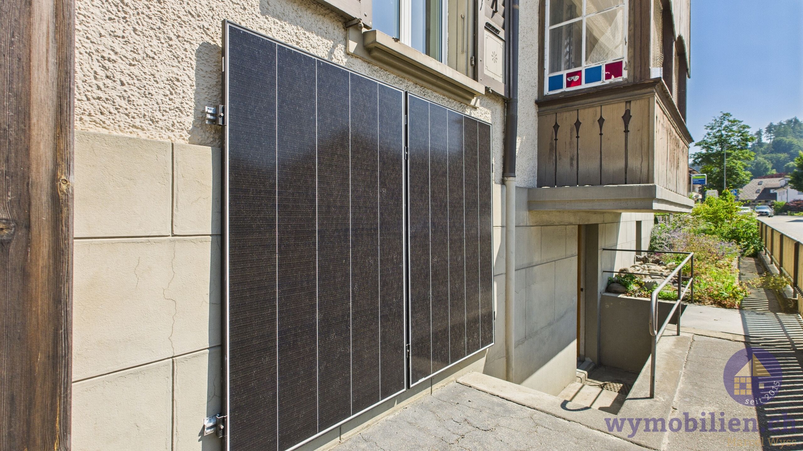 Panels südseitig und Aussenzugang UG