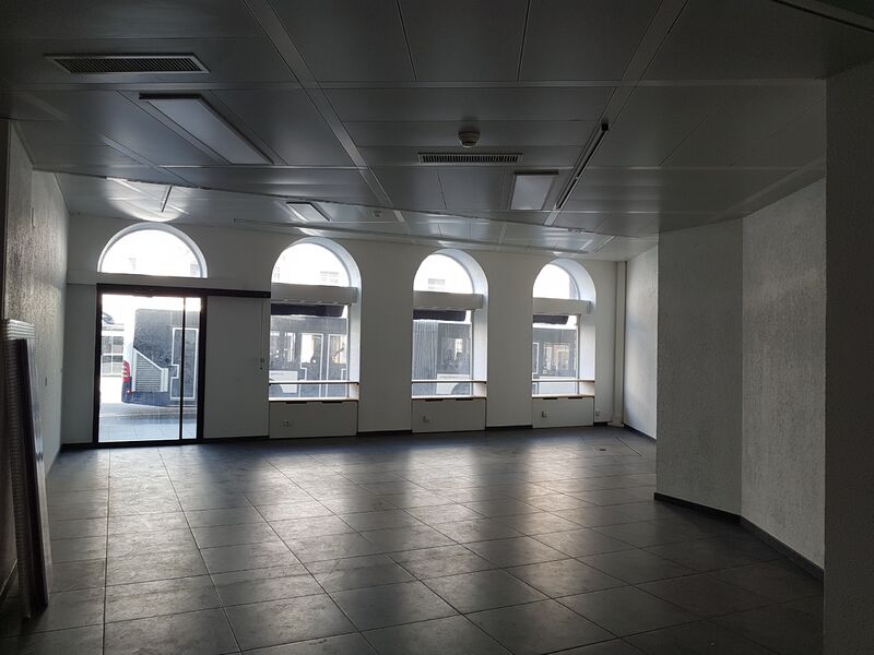 Arcade of 112 m² located in a privileged strategic location
