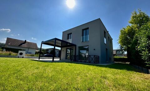 Modern house in natural surroundings, 21 minutes by car from Basel