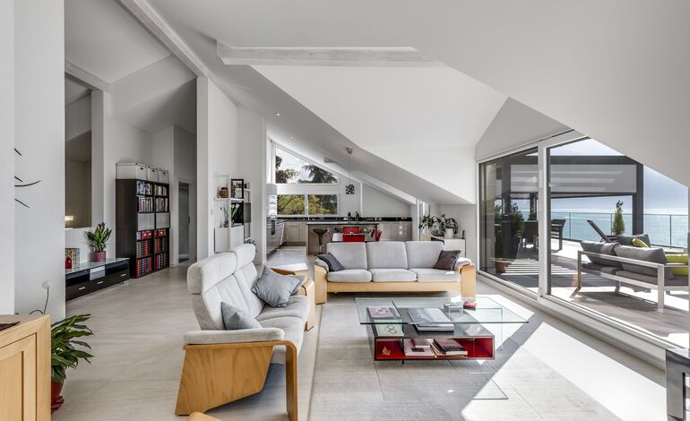 Attique d'exception, vue lac imprenable et spacieuse terrasse