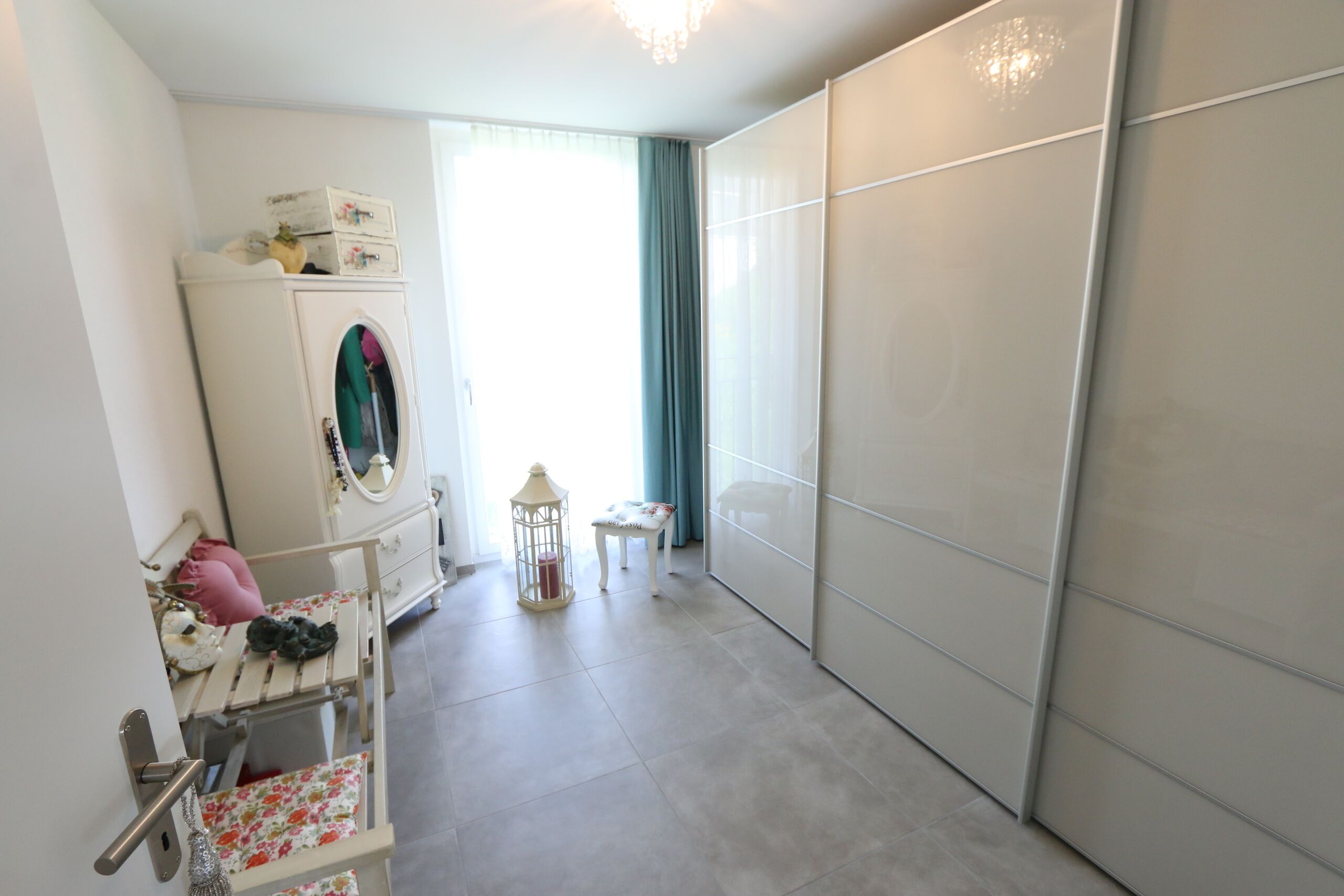 ruhiges Zimmer im Wohngeschoss