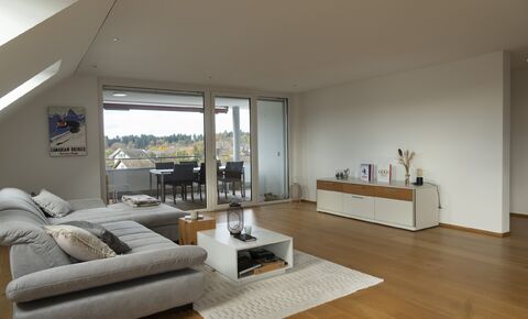 4.5 Zimmer Dachwohnung mit Loggia und grossem Dachboden