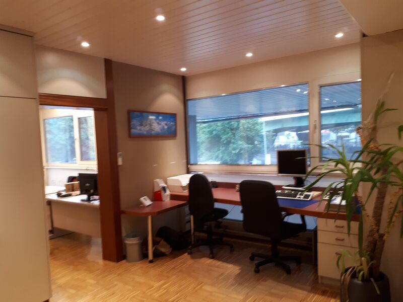 Nice mixed surface of approximately 160 m2 under renting Carouge!