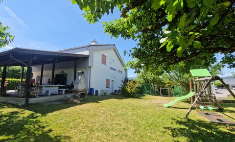 Rental house with commercial premises of 8.5 rooms on 330 m²
