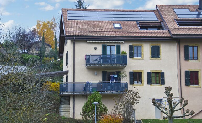 Vaste appartement au dernier étage, disponible de suite!