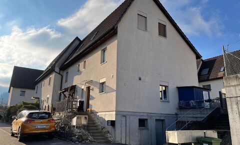 Charmantes Eck-Einfamilienhaus mit Garten und Doppelgarage