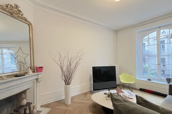 Beautiful old apartment renovated district Plainpalais