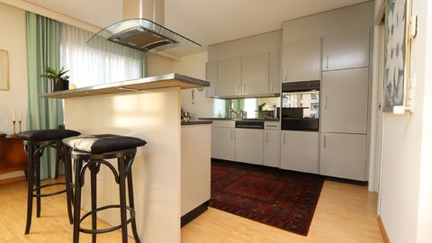 zentral gelegene und grosszügige
4.5-Zimmerwohnung zu verkaufen