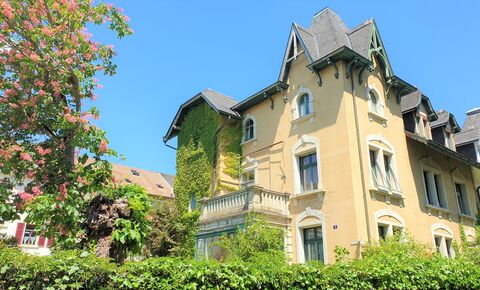 Mansion composed of 9.5 rooms