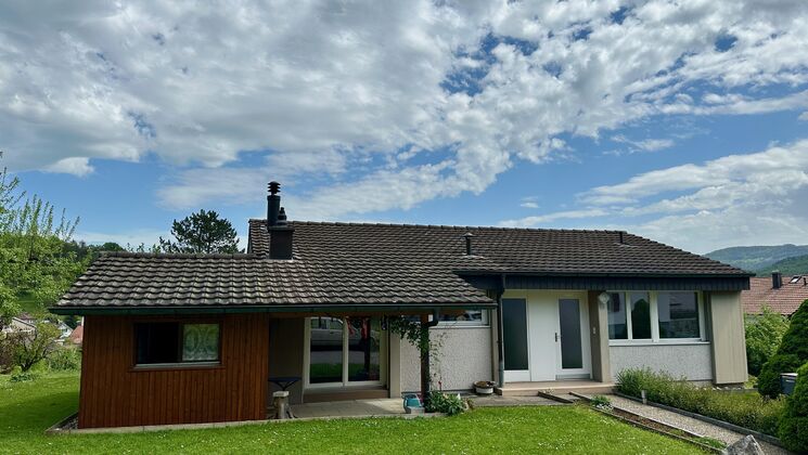 Helles, und hübsches  Haus in Seewen mit Garage und Stellplatz