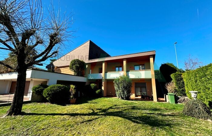 Grosszügige und elegante Villa mit viel Raum und schönem Swimmingpool