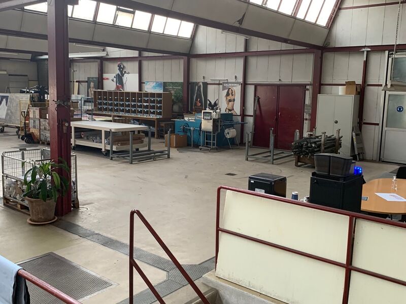 Workshop/depot of 150 m² on one level with an outdoor space