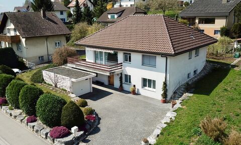 5.5 Zi.-Einfamilienhaus mit Umschwung und Garagenbox