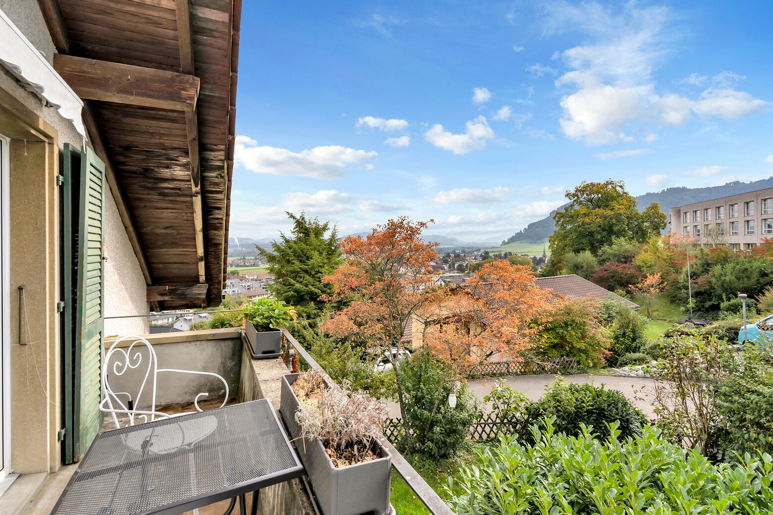 Balkon im DG mit Aussicht auf Belp