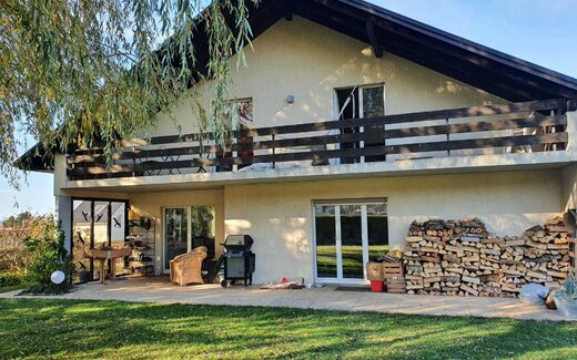 Individual 6.5 room family home with ease.