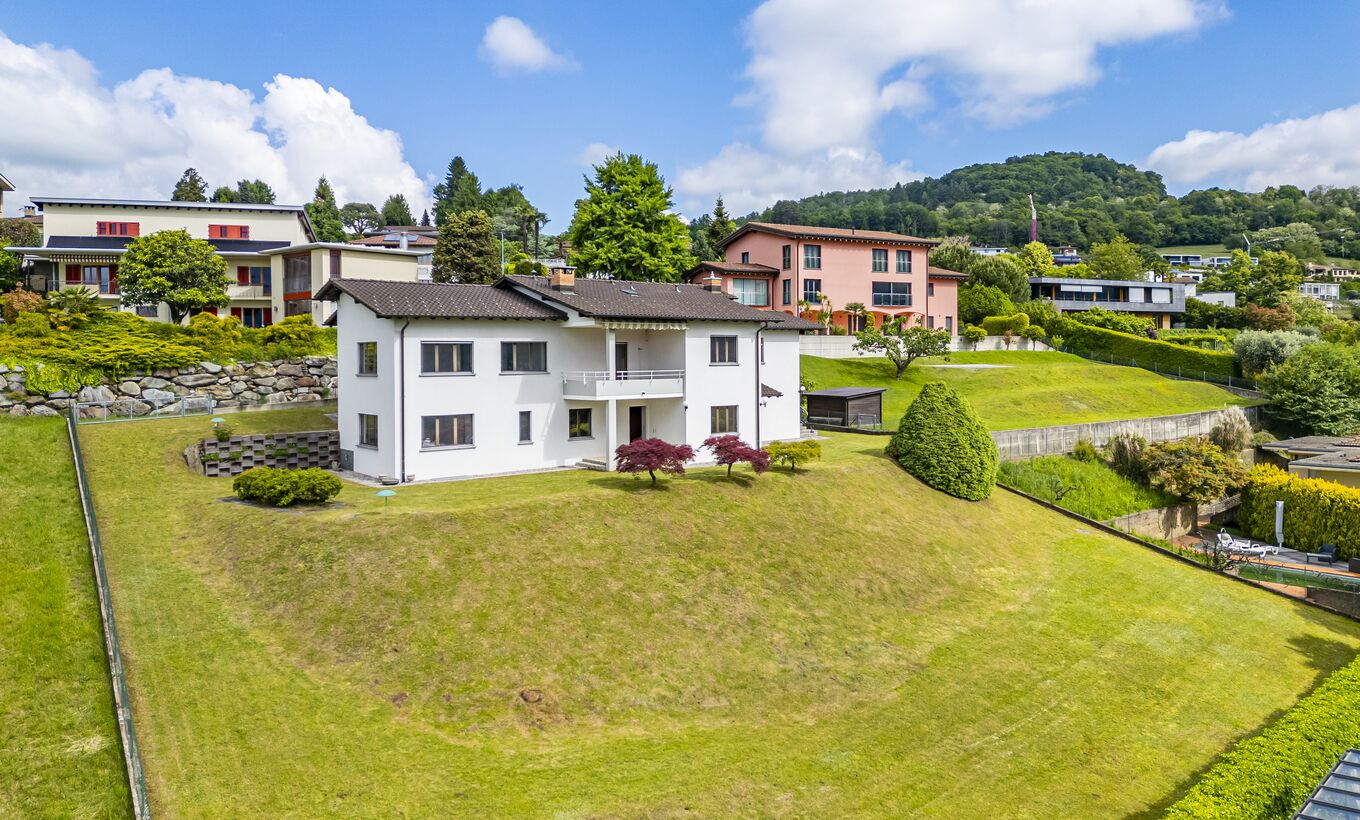 Zweifamilienhaus mit grossem Garten und schöner Panoramasicht