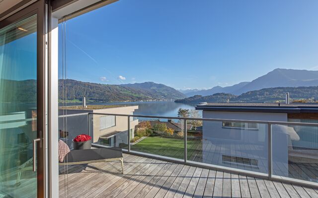 Lichtdurchflutete Villa mit spektakulärer Aussicht