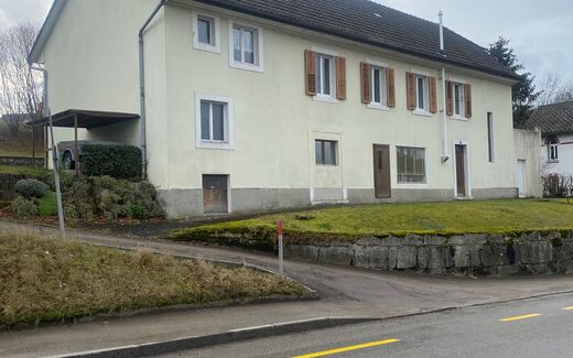 Immeuble de 2 appartements à rénover.