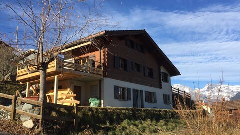 Familienhaus
geschmackvoll renoviert
ATEMBERAUBENDE AUSSICHT