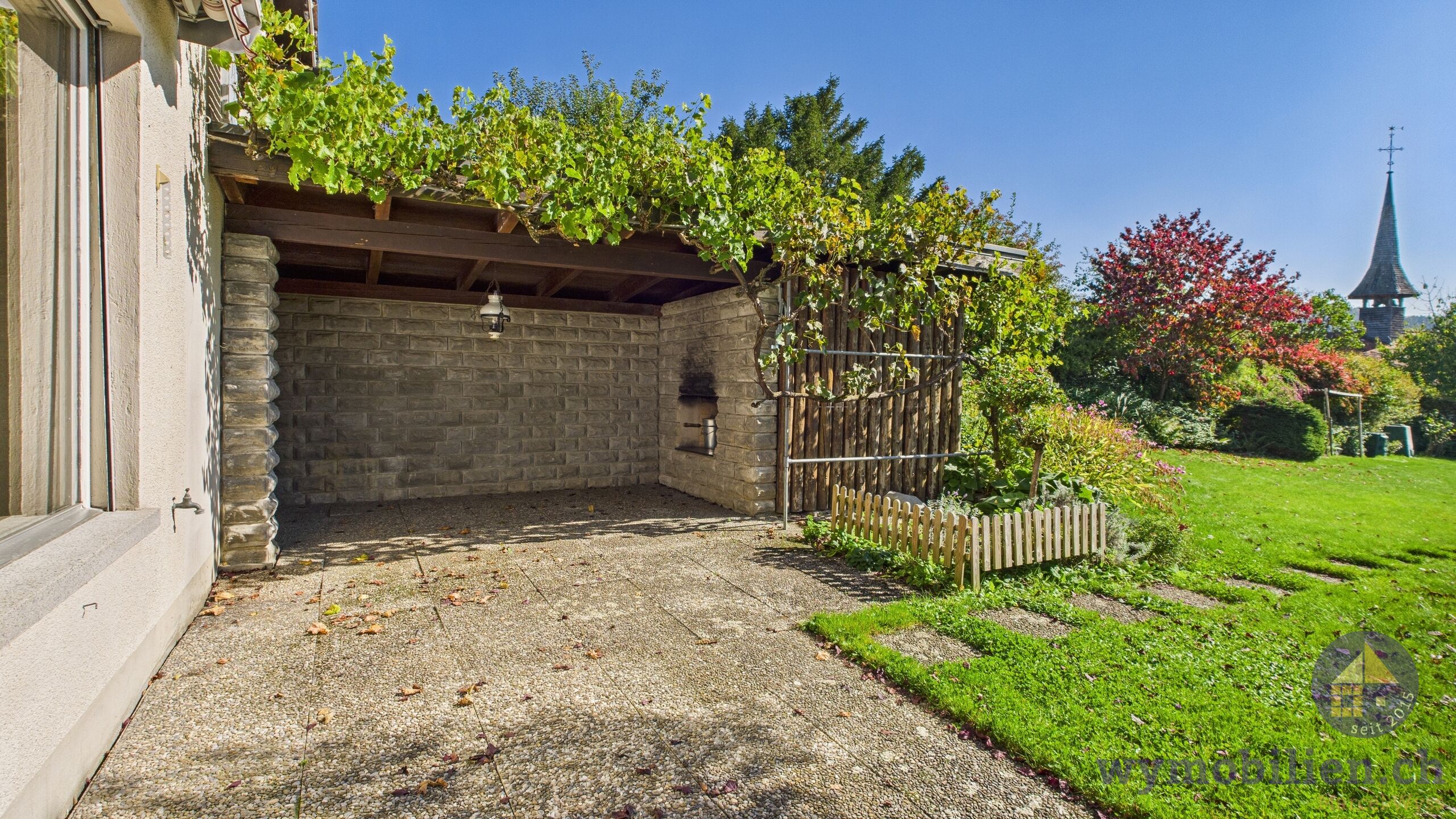 gedeckter Sitzplatz mit Cheminée 