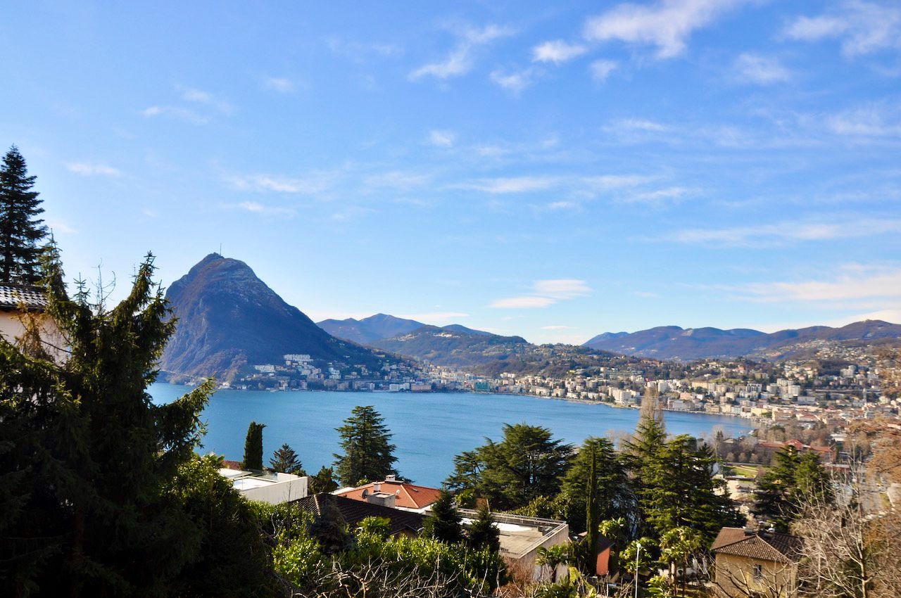 Esclusivo Terreno Edificabile con Vista Lago di Lugano a Ruvigliana
