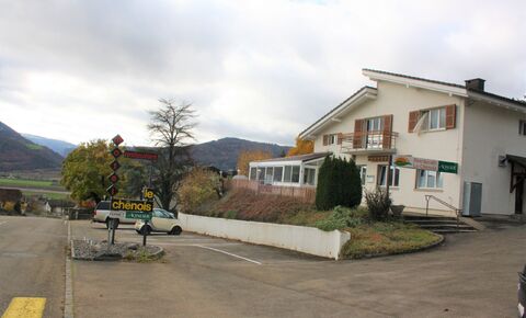 Commercial building - 4 room apartment -