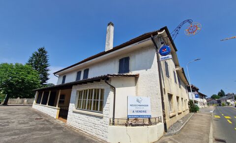 Café restaurant renovated with apartment and staff rooms