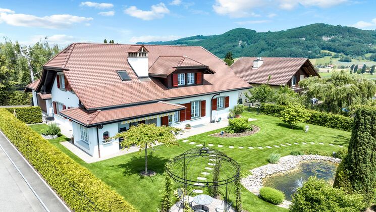 Repräsentatives Berner Landhaus mit traumhaftem Garten