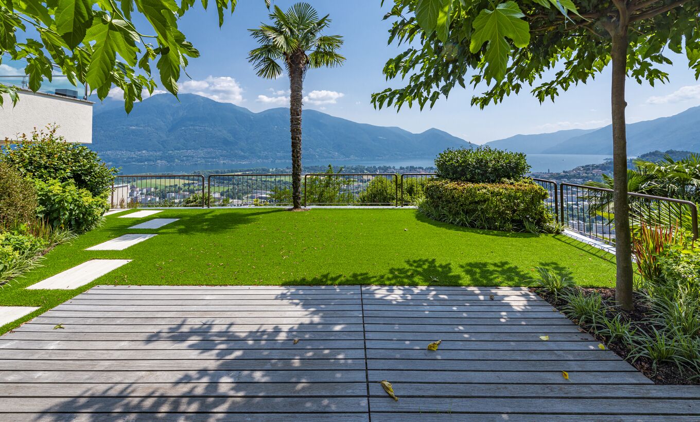 4.5-room apartment with large terrace, garden and lake view