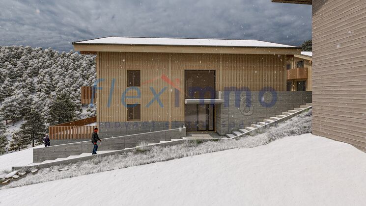 Non-contractual image