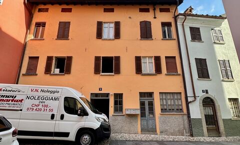 Gebäudekomplex mit Innenhof / Complesso di stabili con corte interna