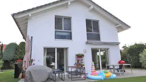Villa individuelle de 4.5-pièces 
avec disponible et garage