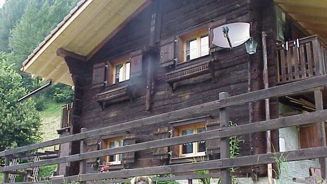VENDU Chalet de 4 ½ pièces de 92 m2 avec grand terrain de 15’000 m2 VENDU Chalet de 4 ½ pièces de 92 m2 avec grand terrain de 15’000 m2