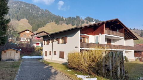 GEMÜTLICHE 3 ZIMMER-WOHNUNG, MÖBLIERT, INKL. INVENTAR UND GARAGE