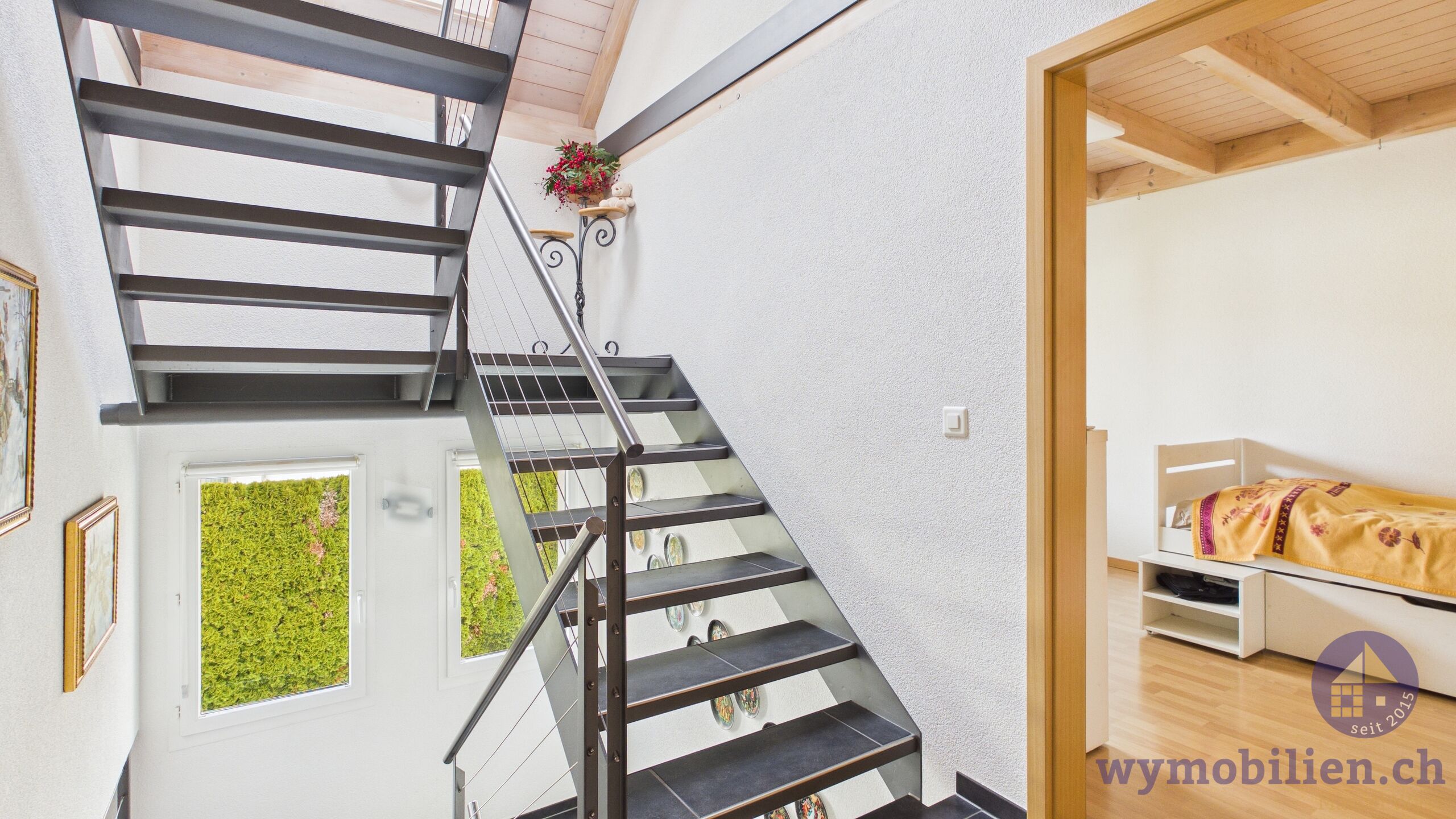 lichtdurchfluteter Aufgang ins OG