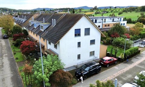 Oasis familiale : maison d'angle avec jardin, 2 places de parking, salle de loisirs & emplacement de choix