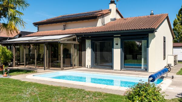 Jolie villa individuelle avec piscine à Gletterens