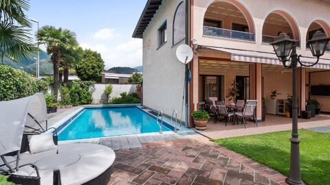 LOSONE - Villa 7 1/2 locali con piscina